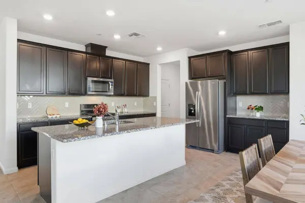 2733 Penrose LN, Lathrop, CA 95330