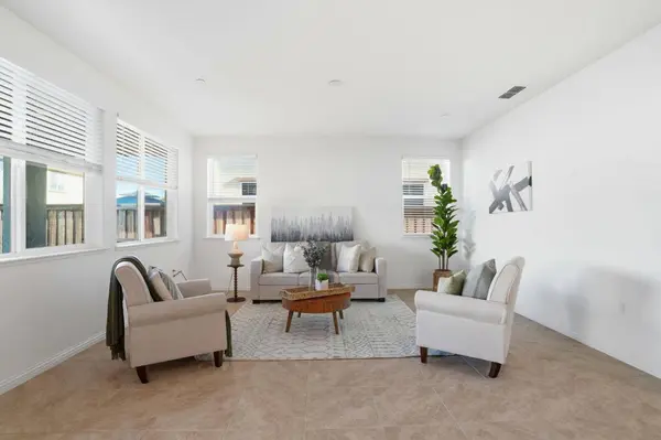 2733 Penrose LN, Lathrop, CA 95330