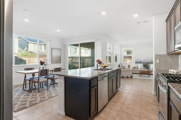 2733 Penrose LN, Lathrop, CA 95330