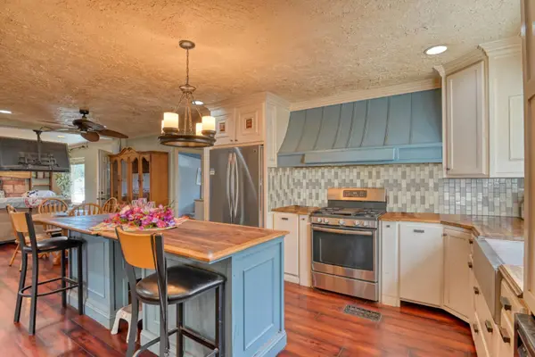 30 Steven DR, Colorado Springs, CO 80911