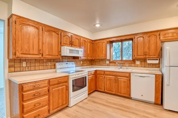 6635 Brook Park DR, Colorado Springs, CO 80918