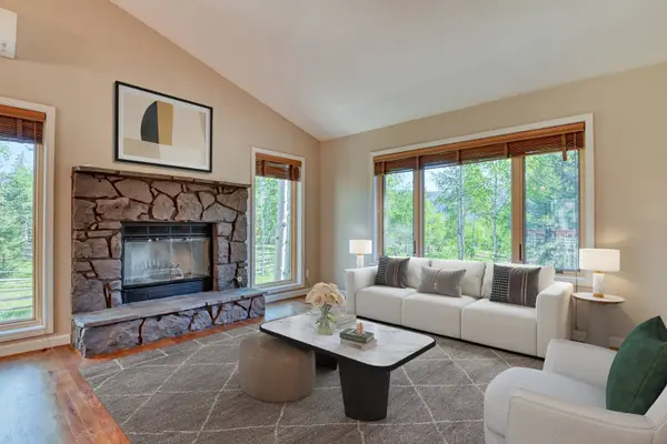 200 Bridle DR, Woodland Park, CO 80863