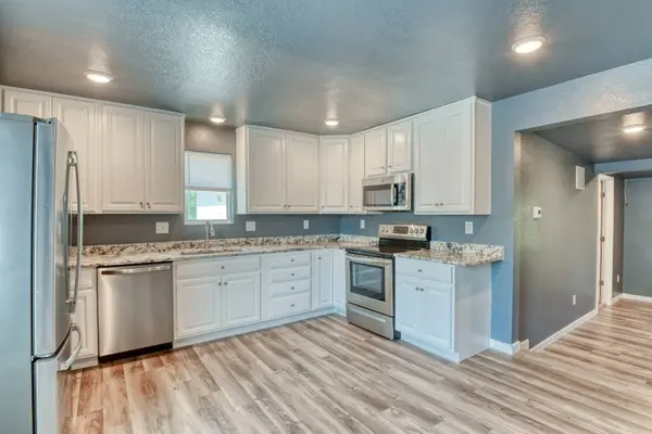 2831 Denver BL