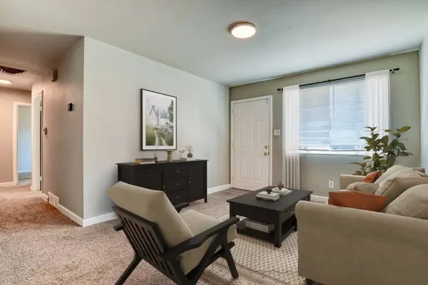 1733 Jerry Murphy RD, Pueblo, CO 81001