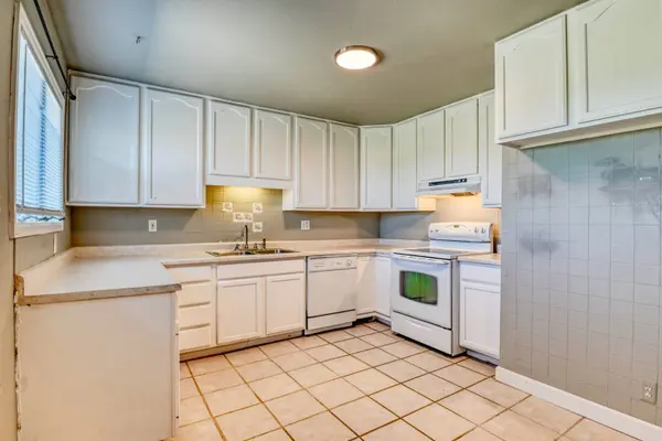 1733 Jerry Murphy RD, Pueblo, CO 81001