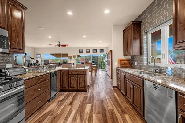 131 Crystal Valley RD, Manitou Springs, CO 80829