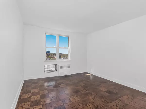 Yonkers, NY 10705-1193,101 Highland Ave #4L