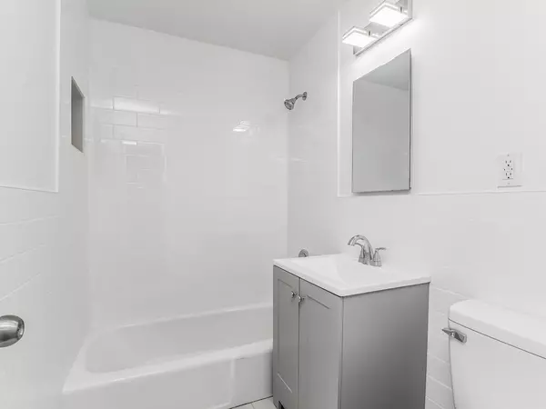 Yonkers, NY 10705-1193,101 Highland Ave #4L