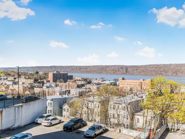 Yonkers, NY 10705-1193,101 Highland Ave #4L