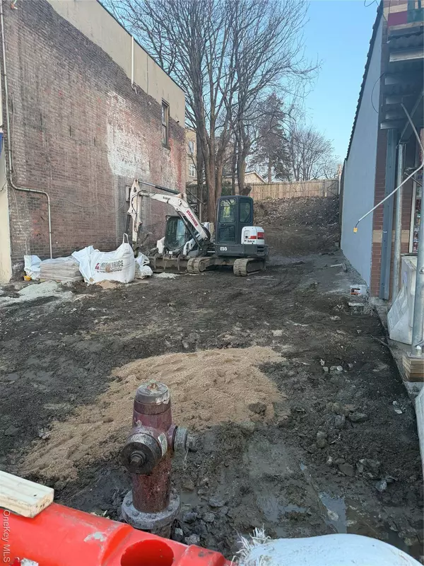 4740 White Plains RD, Bronx, NY 10470