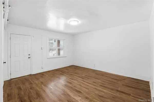 1042 E 233rd ST, Bronx, NY 10466