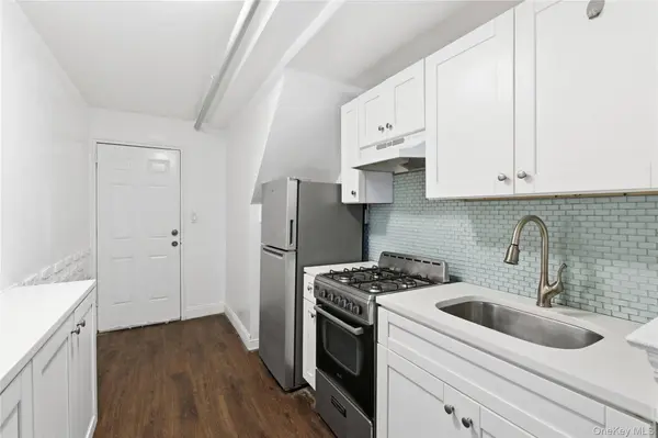 1042 E 233rd ST, Bronx, NY 10466