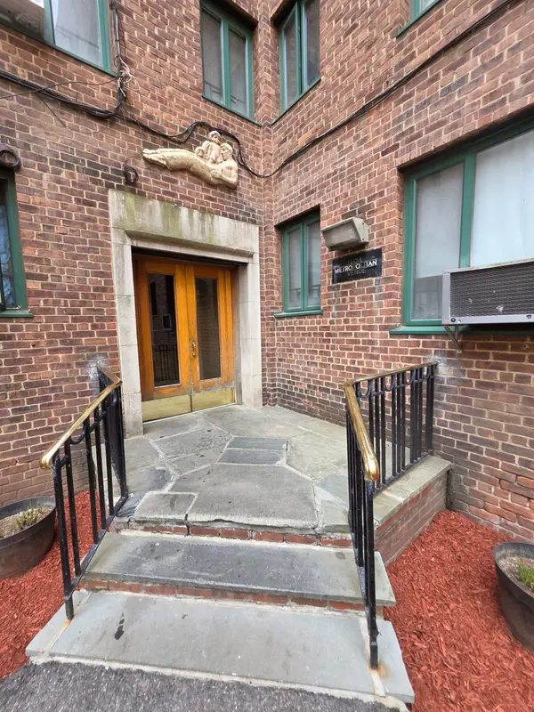 1604 Metropolitan Ave, Bronx, NY 10462-6940