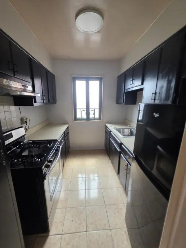 1604 Metropolitan Ave, Bronx, NY 10462-6940