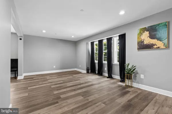 209 W EDGEVALE RD, Baltimore, MD 21225