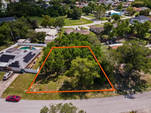 1041 Feather Dr, Deltona, FL 32725