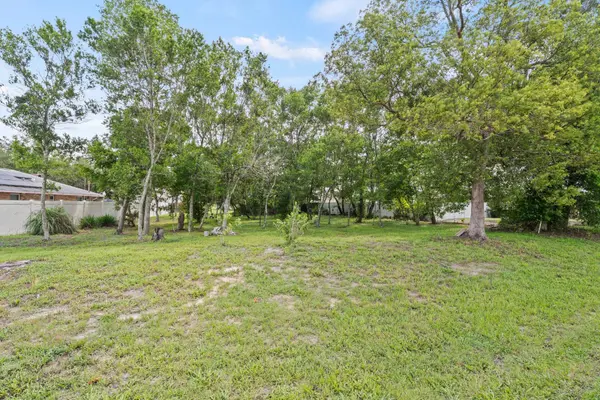 1041 Feather Dr, Deltona, FL 32725
