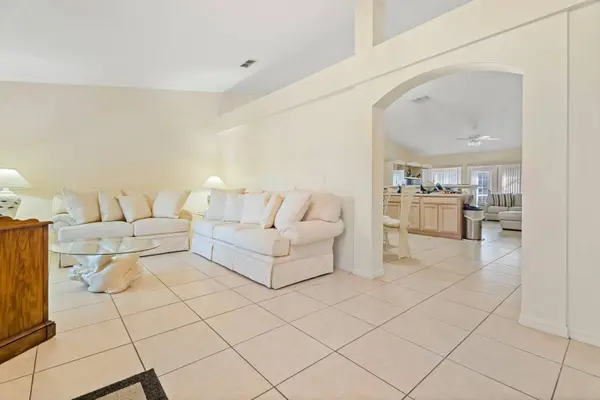 640 Fairhaven St, Deltona, FL 32725