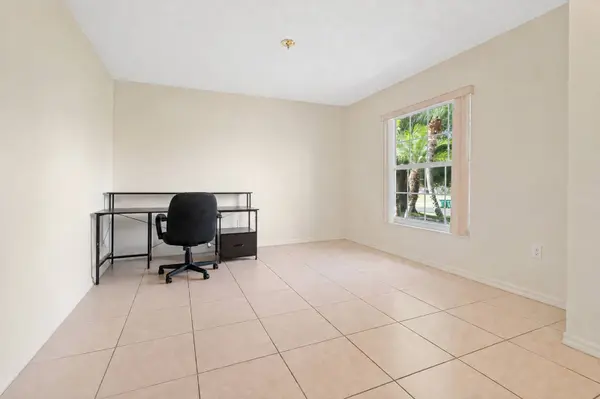 640 Fairhaven St, Deltona, FL 32725