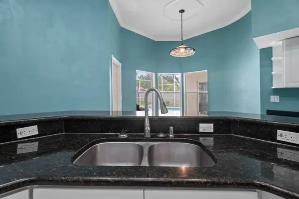 2087 Westbourne Dr, Oviedo, FL 32765