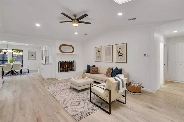 6825 John Drive, Richland Hills, TX 76118