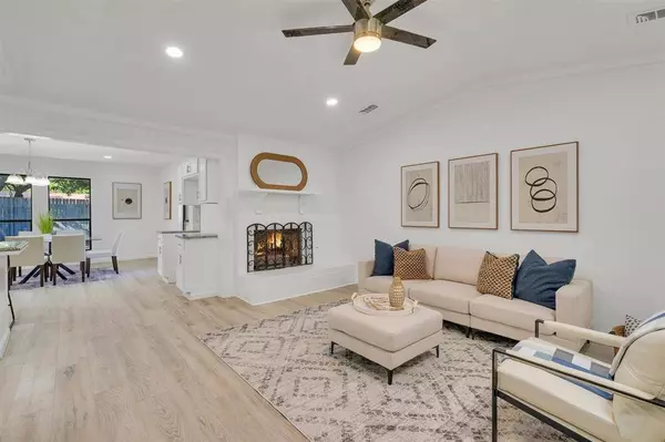 6825 John Drive, Richland Hills, TX 76118