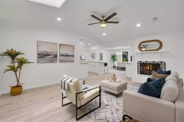 6825 John Drive, Richland Hills, TX 76118