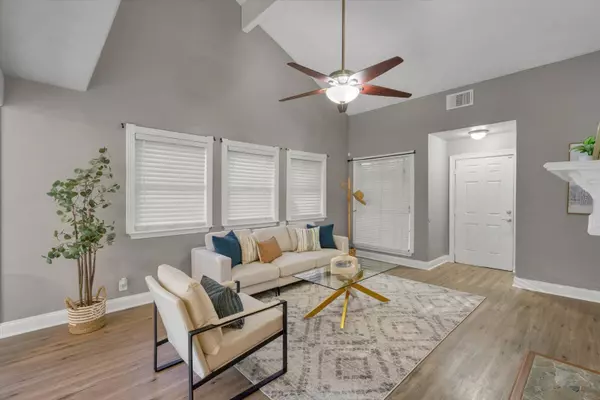 1426 Woodfern Dr, Arlington, TX 76018