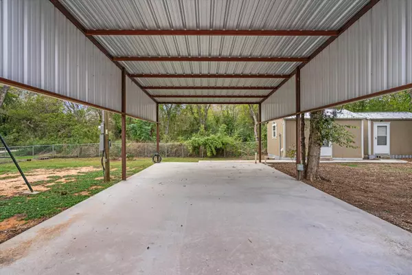 226 Waupoo Dr, Whitney, TX 76692