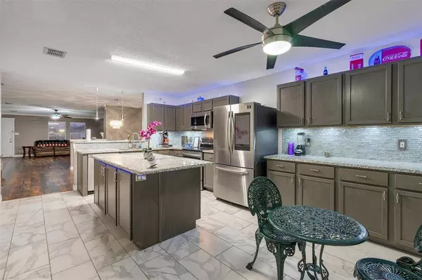 910 Anvil Creek Drive, Arlington, TX 76001