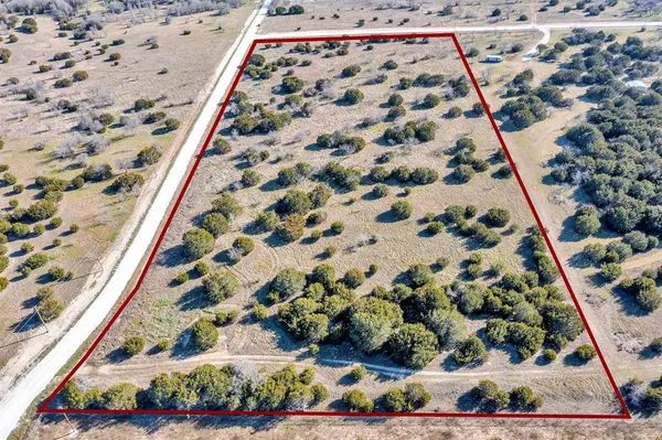 192 Private Road 197, Blum, TX 76627