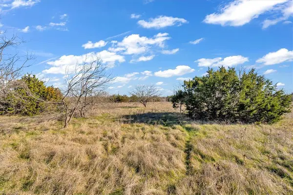 192 Private Road 197, Blum, TX 76627