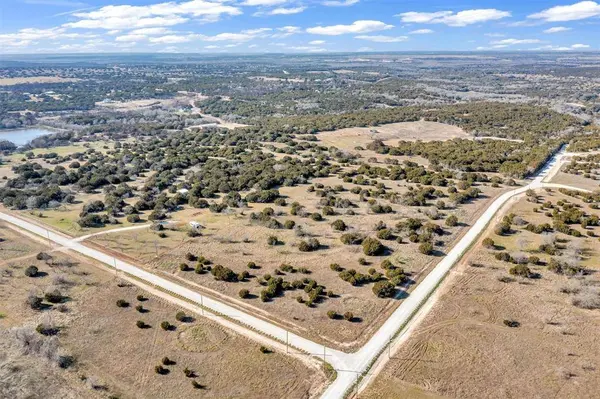 192 Private Road 197, Blum, TX 76627