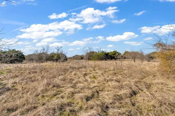 192 Private Road 197, Blum, TX 76627