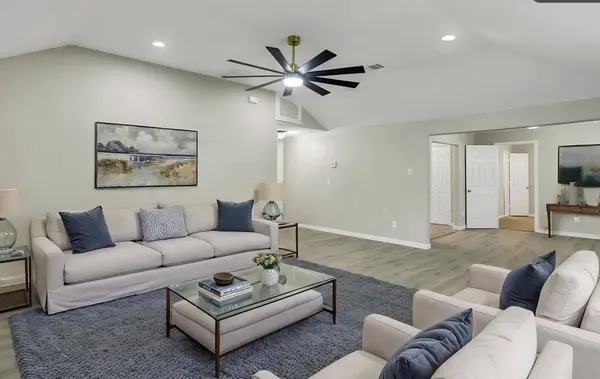 1037 E Cantey St, Fort Worth, TX 76104