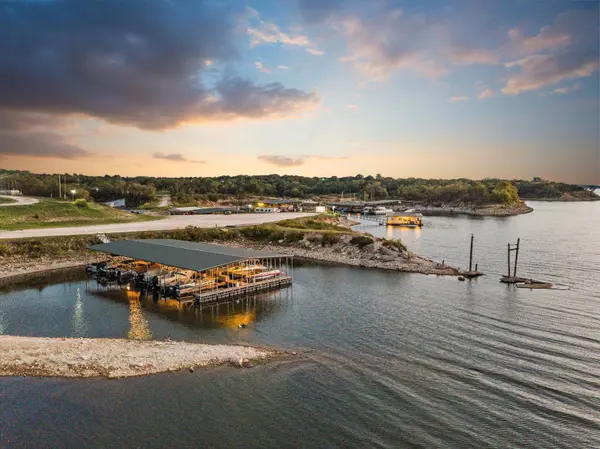 226 Waupoo Trl