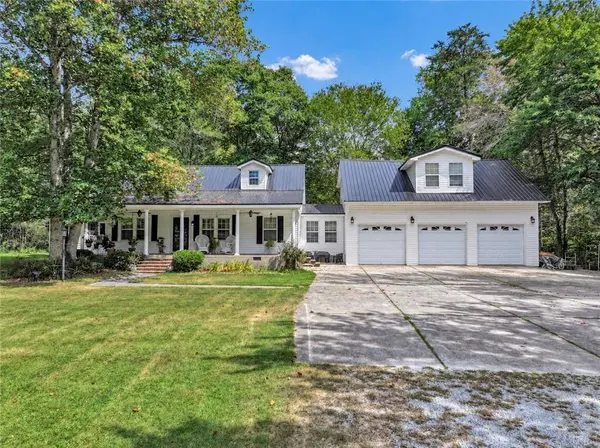 1011 Rainey RD