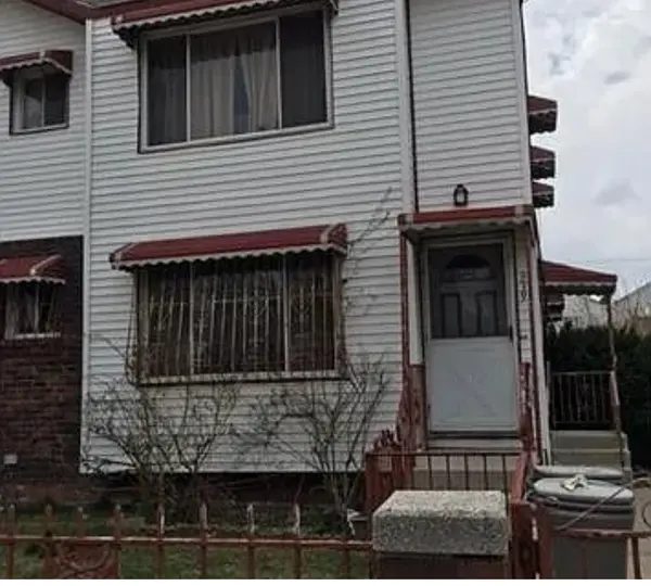 4647 White Plains Rd, Bronx, NY 10470-1612