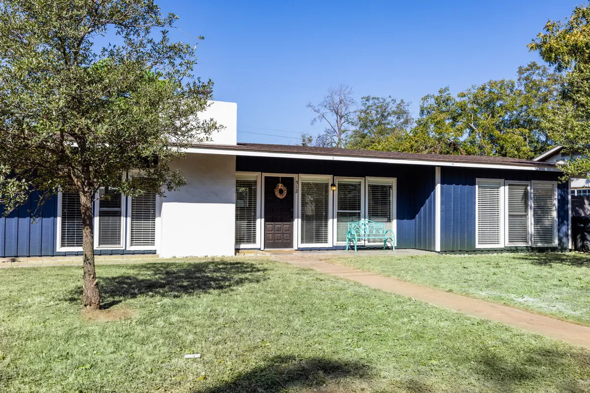 512 Lone Oak Ln, Fredericksburg, TX 78624-5222