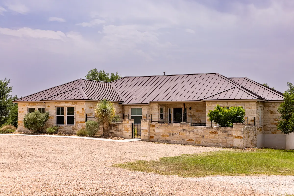 Zufrieden Berg Way, Fredericksburg, TX 78624