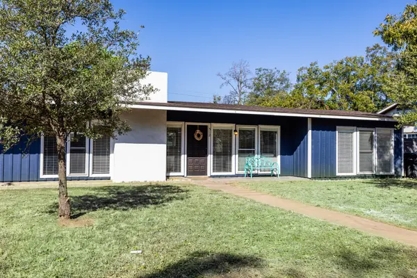 512 Lone Oak Ln, Fredericksburg, TX 78624-5222