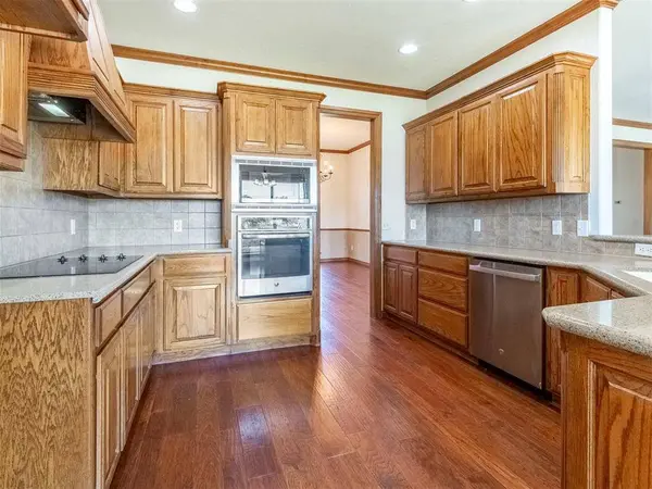 2521 Shoreline DR, Norman, OK 73026