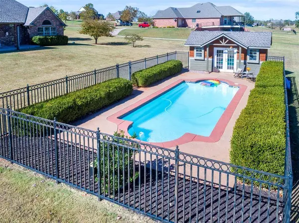 2521 Shoreline DR, Norman, OK 73026