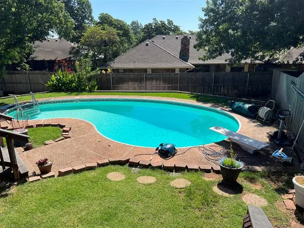 912 Carfax RD, Edmond, OK 73034