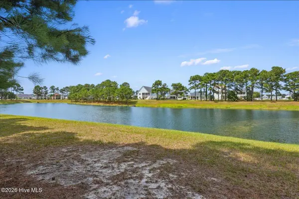 522 Moss Lake LN, Holly Ridge, NC 28445