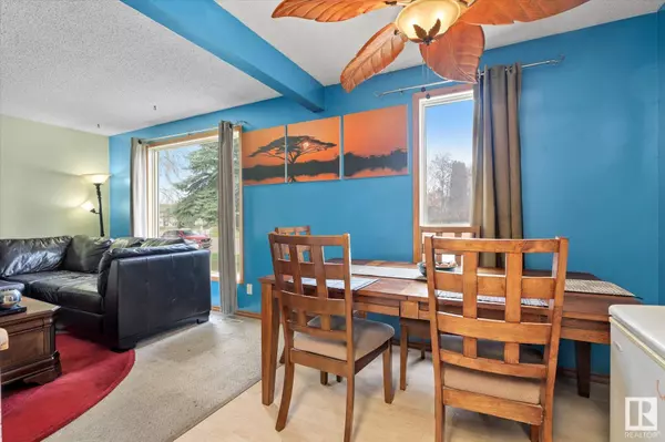 1758 37 ST NW, Edmonton, AB T6L 2R2