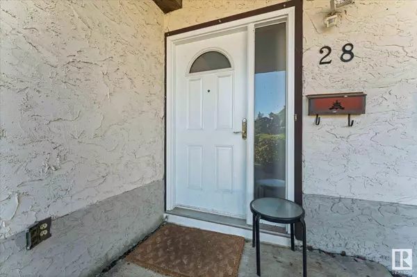 28 HOMESTEAD CR NW, Edmonton, AB T5A 2Y3