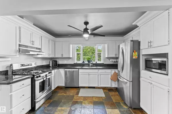 15616 80 ST NW, Edmonton, AB T5S 2T5