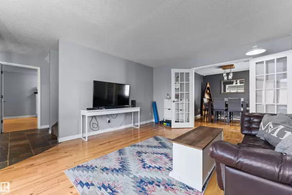 15616 80 ST NW, Edmonton, AB T5S 2T5