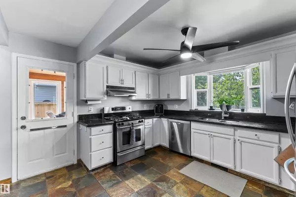 15616 80 ST NW, Edmonton, AB T5S 2T5